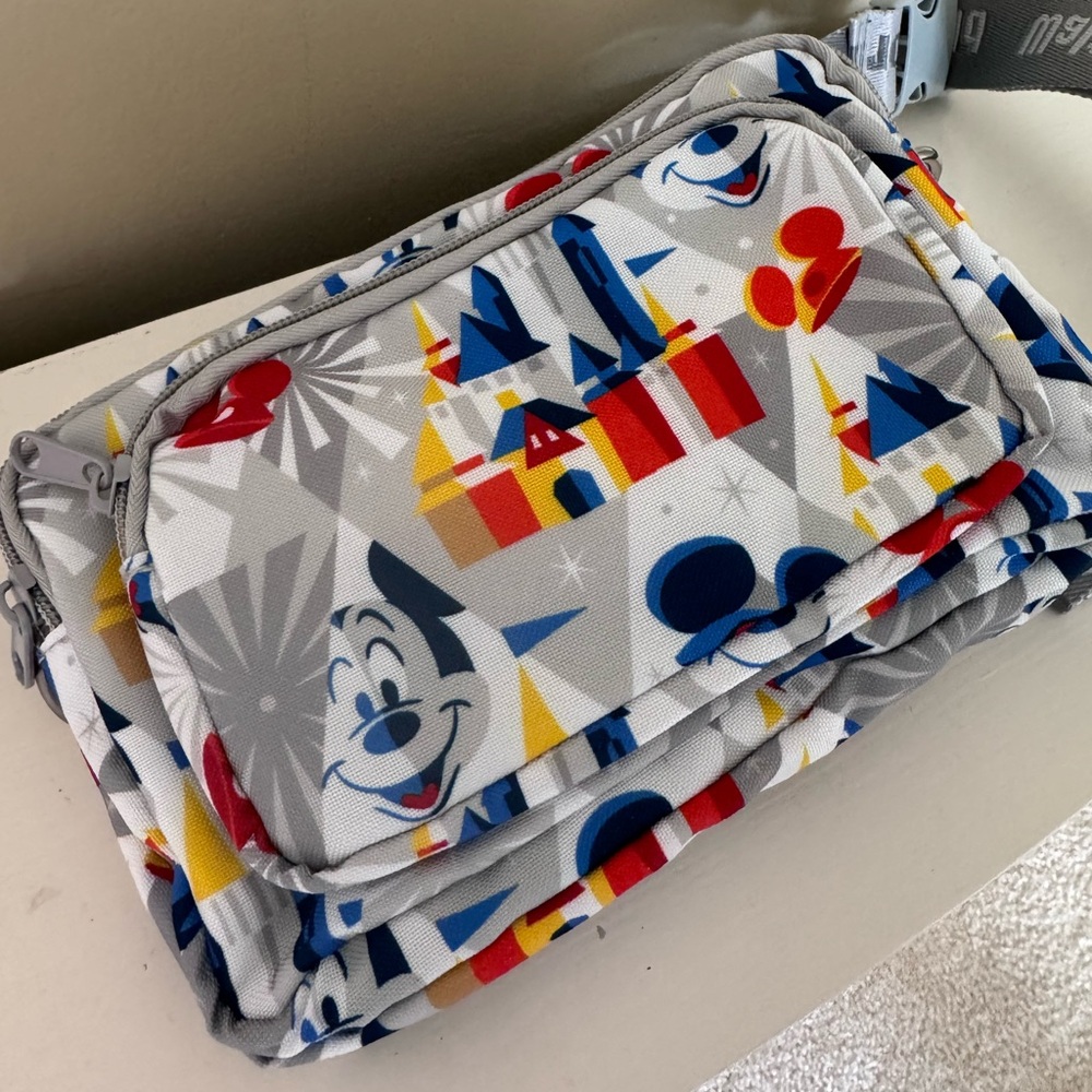 NEW WALT DISNEY WORLD BELT BAG SHOULDER BAG